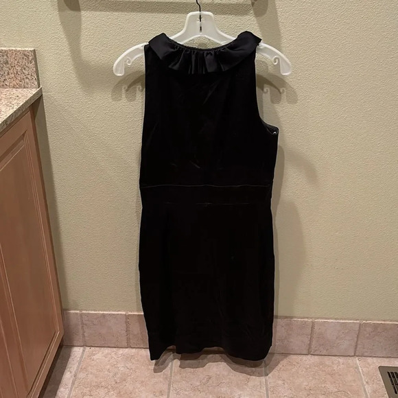 Taylor woman's silky black dress with a ruffle around the neck - Picture 3 of 9